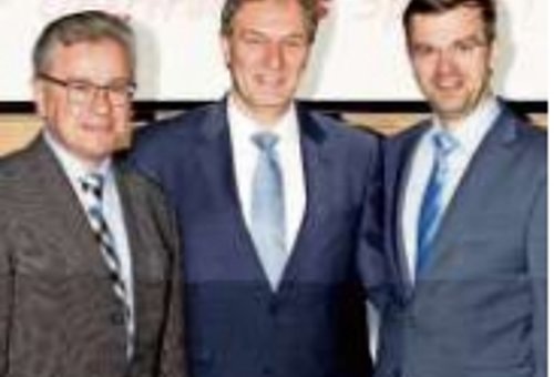 drei Männer lächeln in die Kamera, Stefan Schneider, Landrat Klaus Löffler, Markus Wich