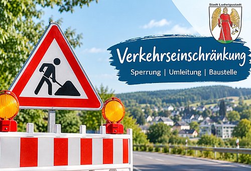 Ein Bild von einer rot-weiß gestreiften Warnbarke mit Baustellenschild (dreieckig mit rotem Rand und scharzem Strichmann mit Schaufel).