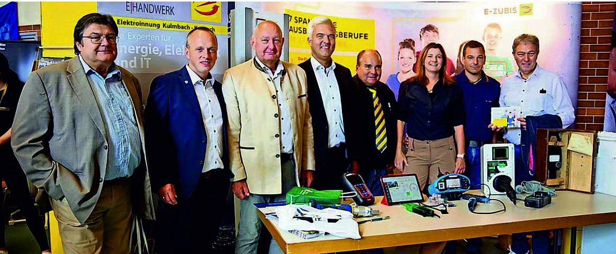 Die Bürgermeister aus Steinbach, Tettau und Ludwigsstadt mit einigen Ausstellern zur work@ludscht