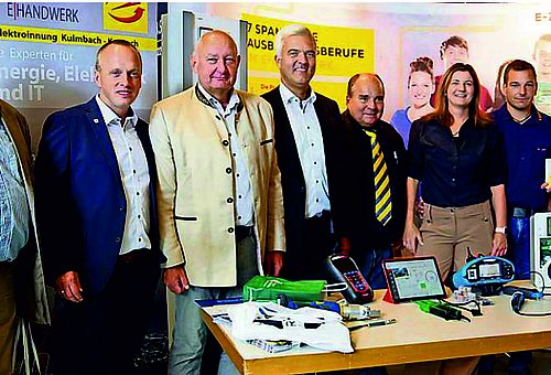 Die Bürgermeister aus Steinbach, Tettau und Ludwigsstadt mit einigen Ausstellern  zur work@ludscht