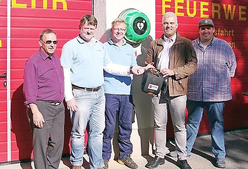 Übergabe Defibrillator in Ebersdorf